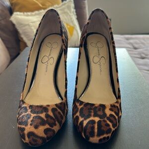 Jessica Simpson, size 7M